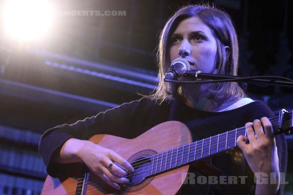 ALDOUS HARDING - 2016-03-23 - PARIS - L'Archipel (26 bis rue de Saint Petersbourg) - Hannah Sian Topp